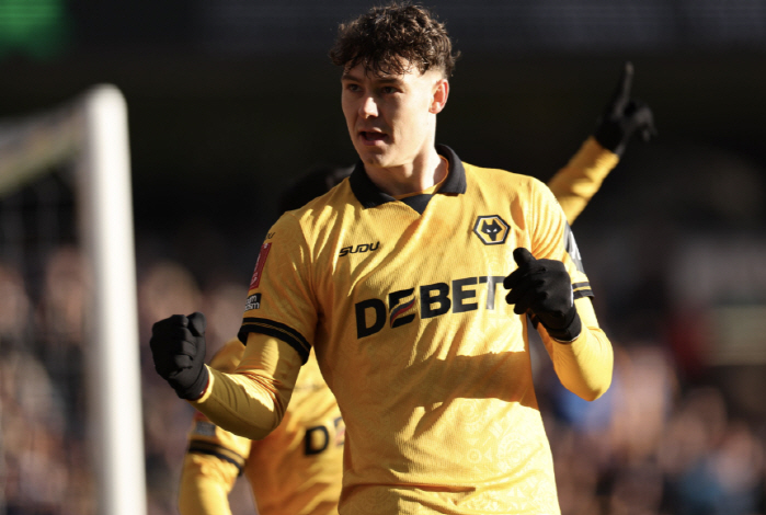 '늑대들, 제대로 미쳤다' 황희찬 1도움+라르센 해트트릭.. 총 6골 대…