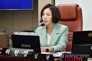 `강선우 1억` 김경, 오후 美서 입국…