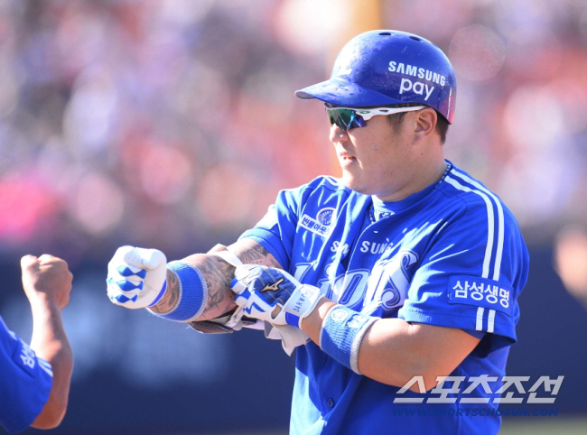 2년 26억→2년 20억→은퇴→?, '레전드' FA 계약규모는 나이 반비…