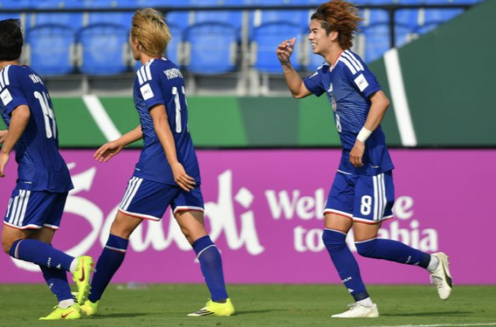 "두살 어린 애들이 형들을 갖고 놀았다" '5-0→3-0' 압도적 2연승…