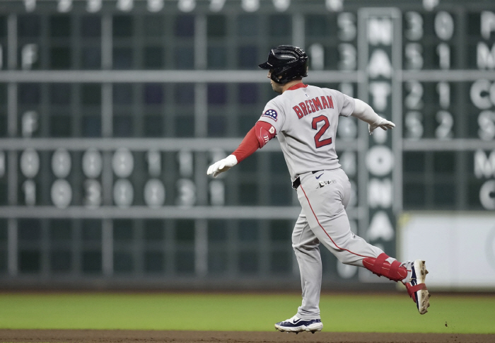 입단 9개월만에 FA 선언 → 다시 돌아간다고? 더 차가워진 시장 반응 '깜짝'