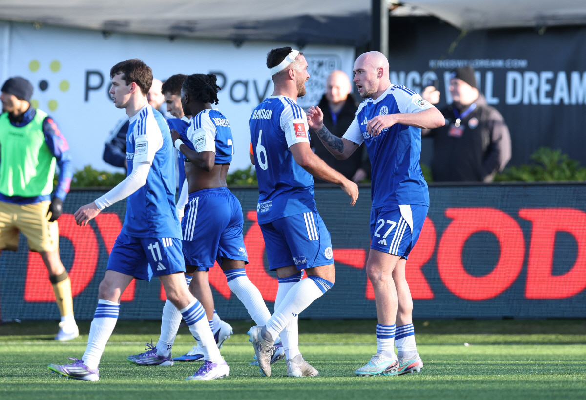 '117계단 차, FA컵 역대급 대반란' 인구 5만 소도시 매클즈필드 '…