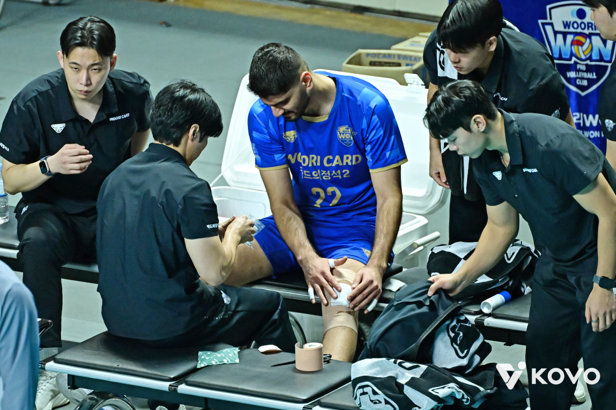 '비예나 817일만 트리플크라운, KB손보, '대행 맞대결' 우리카드 돌…