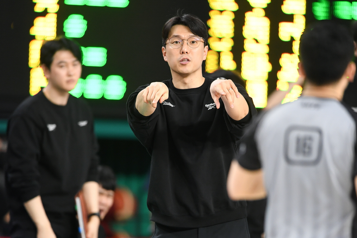 [현장인터뷰]전희철 "삼성, 우리랑 하면 슛 좋아 무조건 막아야" vs …