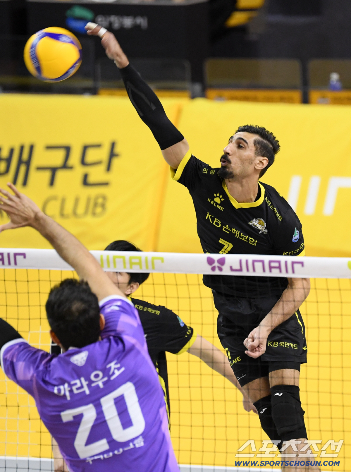 "말 못할 가정사" 대행체제 첫 연승→3위 복귀에도 웃지 못한 KB손보,…