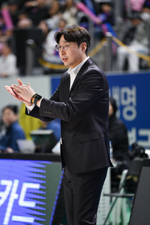김완수 KB스타즈 감독, 