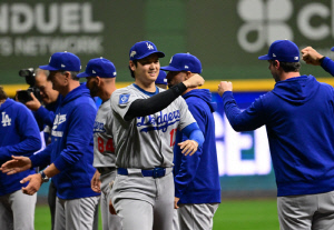 ML 최고 팜은 LAD-'트레이드왕'은 TB, 30개 구단 프런트 설문 결과 공개