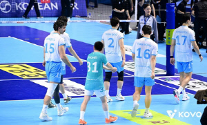 3연패 당한 프로배구 대한항공·현대건설, 제자리 지키기 안간힘