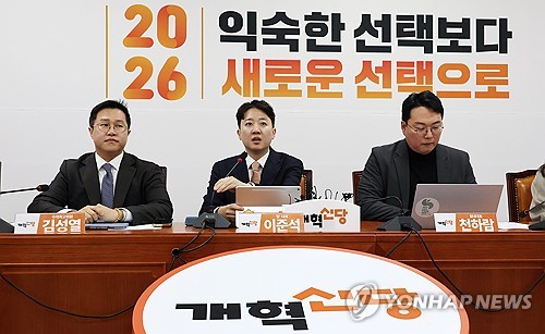 이준석, '특검 연대' 조국에 또 손짓…국힘 지선 연대엔 선 그어