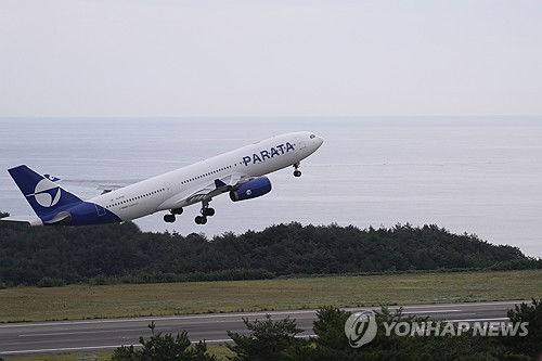 (양양=연합뉴스) 류호준 기자 = 30일 강원 양양국제공항 계류장에서 파라타항공 항공기가 이륙하고 있다. 2025.9.30 ryu@yna.co.kr