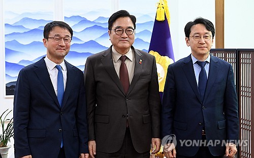 한병도 "종합특검법 반드시 처리"…禹의장 "쟁점법안 여야협의"