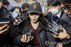 경찰, '증거인멸 우려' 김경 반납 PC 2대 확보…