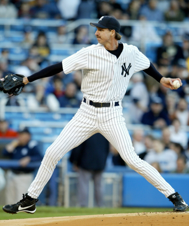 '무려 2m11' 역대 최장신 타이! 日에 巨人 투수 뜬다…韓 기록은?