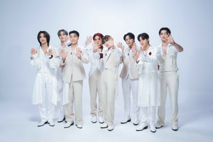 "실관람평 9.9점→N차 관람까지"…'에이티즈 VR 콘서트 : 라이트 더 웨이' 국내 상영 성공