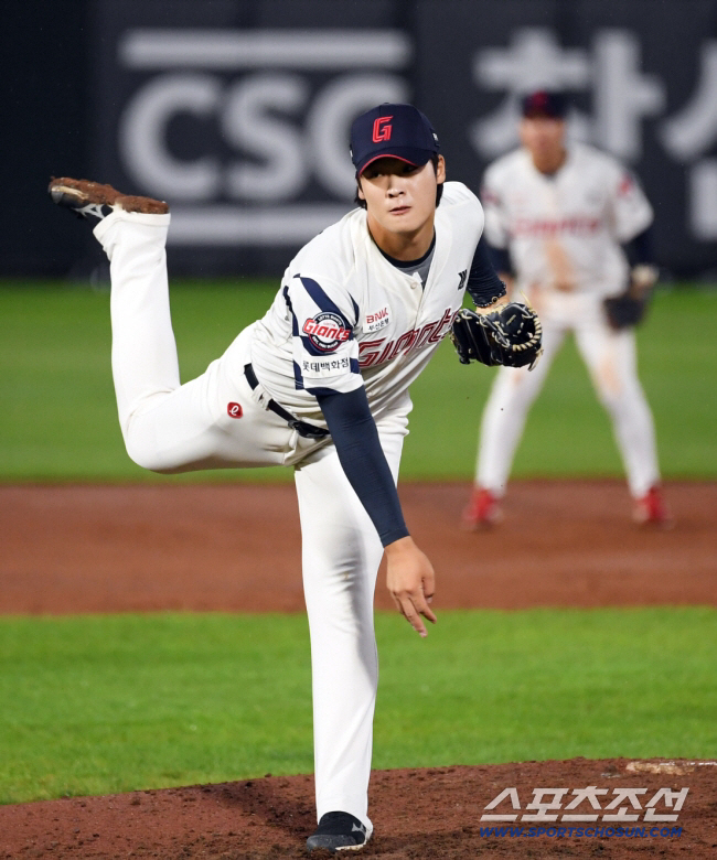 롯데의 마지막 1차지명, 부산의 로컬보이 → 4년 숙성 이제는 터진다. …