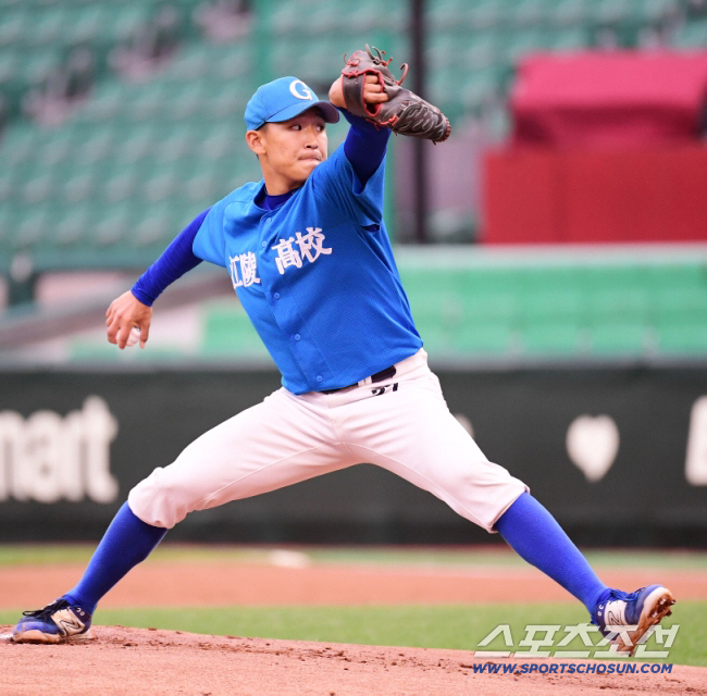 폰세 4관왕 만든 '그 구종' 준비완료!…"정우주 닮고파" 전학 결정한 …