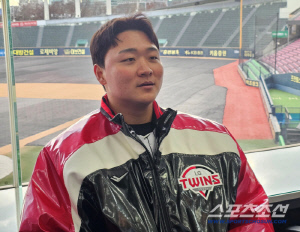 주전자리 비었는데 경쟁이 없다니... 손주영 송승기 성공시킨 염갈량식 육성법. '잠실 빅보이'마저 키워낼까