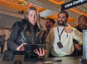 '삼성 갤럭시 Z 트라이폴드' 씨넷 CES 2026 최고 제품 선정