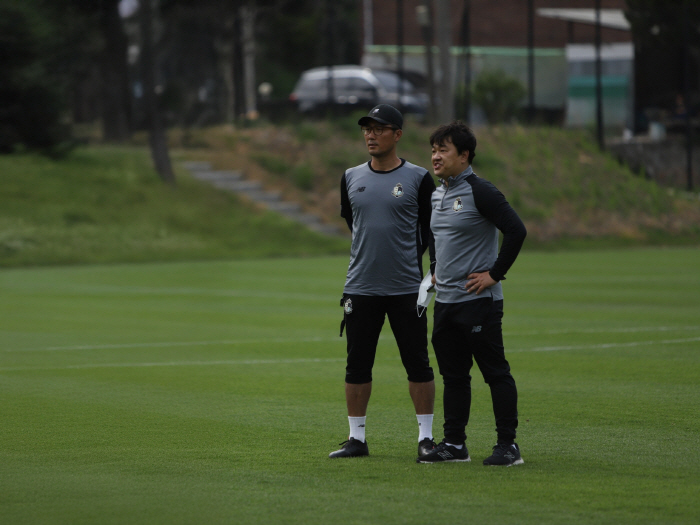 '프로와 유소년 철학 잇는다' 서울 이랜드, 최철우 전 성남 감독 '유스 디렉터' 선임...TD에는 곽진서 강화부장[오피셜]