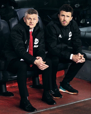 맨유 차기 감독은 '박지성과 뛰었다'→솔샤르 아닌 캐릭 유력…