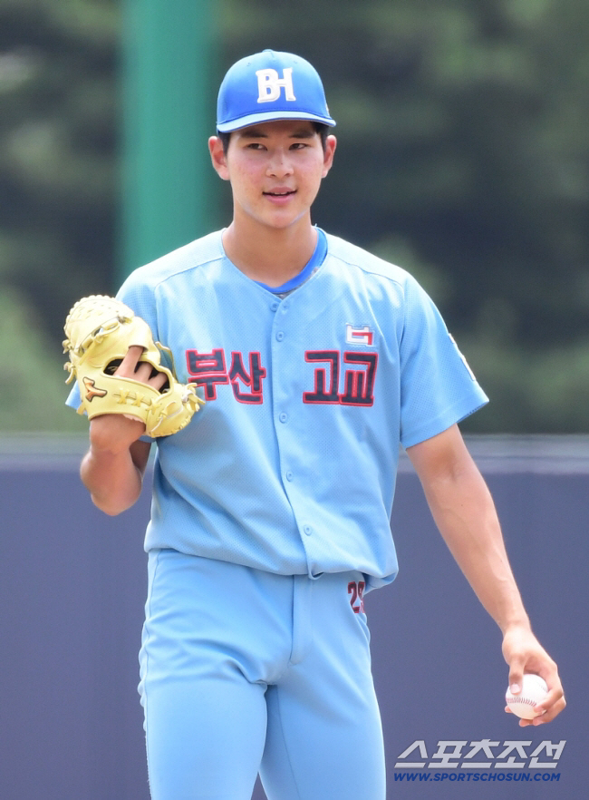 추신수 직속후배 맞네! '152㎞' 강속구 던지는 부산고 오타니, 관건은…