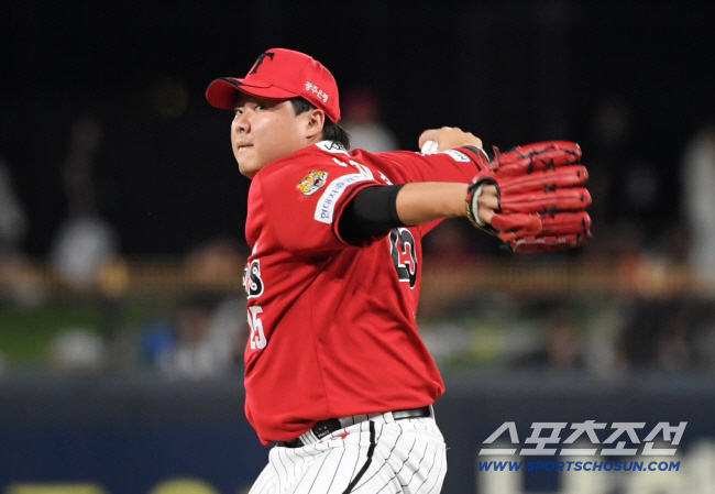 KIA 트레이드 승부수 안 끝났다…단장 더그아웃 달려가게 한 그 투수, …