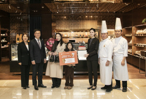 롯데호텔앤리조트, 딸기 케이크 누적 판매 10만 돌파 '고객 이벤트' 성료