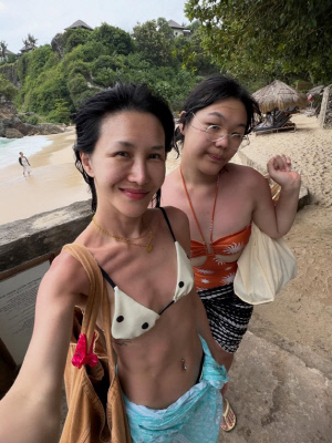 '엄태웅♥' 윤혜진, 갈비뼈 드러난 비키니 자태..딸과 발리 여행 근황