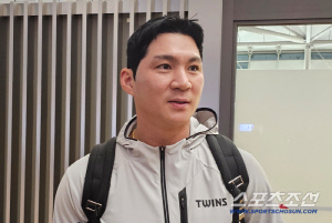 '오지환 → 임찬규' 역시 LG의 얼굴! 한순간 사인회장이 된 공항…'팬♥' 가득 [인천공항스케치]