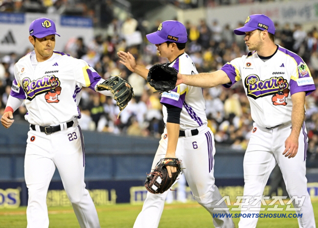 박찬호 유탄에, 5대1 너무 잔인한 경쟁...두산 주전 2루수, 누가 해…