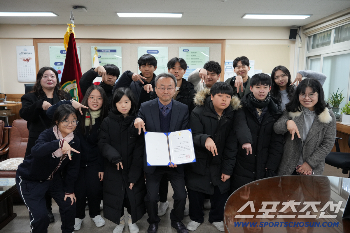 "누나들 응원에 힘 번쩍!" 신도봉중 서울림 아이들이 만든 '별의 순간'…