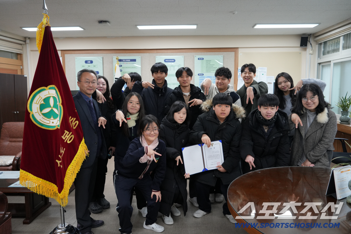 "누나들 응원에 힘 번쩍!" 신도봉중 서울림 아이들이 만든 '별의 순간'…