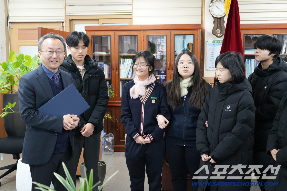 "누나들 응원에 힘 번쩍!" 신도봉중 서울림 아이들이 만든 '별의 순간'…