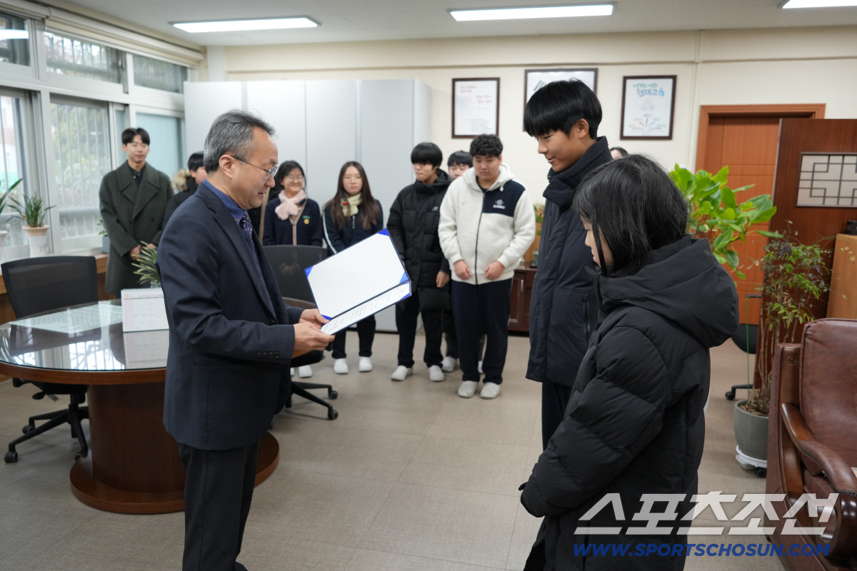 "누나들 응원에 힘 번쩍!" 신도봉중 서울림 아이들이 만든 '별의 순간'…