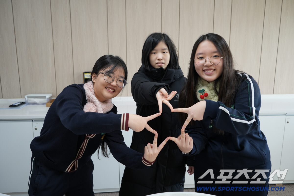 "누나들 응원에 힘 번쩍!" 신도봉중 서울림 아이들이 만든 '별의 순간'…