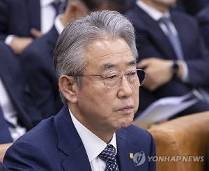 강호동 농협회장, 대국민 사과…'추가 3억연봉' 겸직 사임(종합)