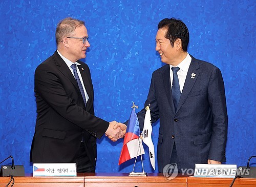 鄭 "한·체코, 에너지안보·탄소중립·기후위기 등 공동인식"