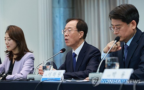 (서울=연합뉴스) 한종찬 기자 = 이석연 국민통합위원회 위원장이 13일 서울 중구 프레스센터에서 열린 관훈클럽 초청 토론회에 참석해 발언하고 있다. 2026.1.13 saba@yna.co.kr