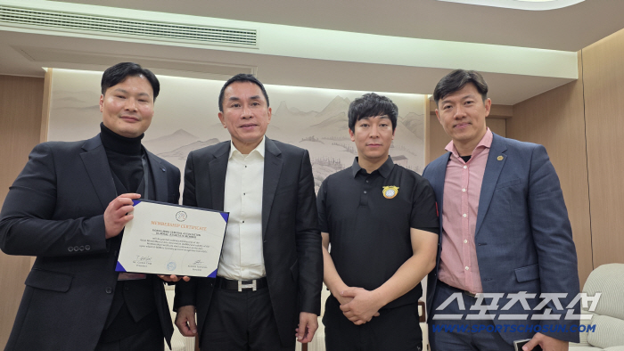 대한MMA총협회, 아시아MMA협회 고든 탕 회장에게 '국내 유일 준회원 인증서' 받아