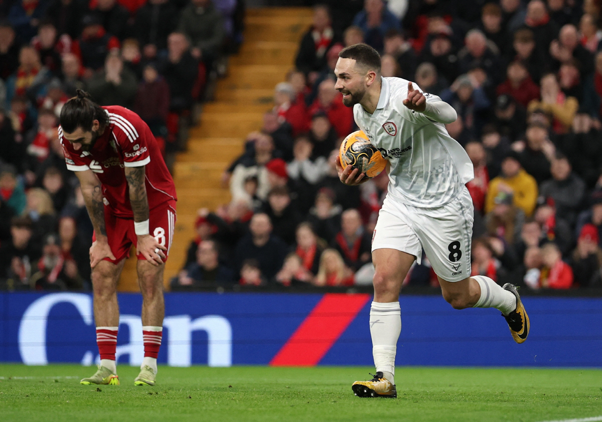 "너, 너무 무례하잖아!" 아르네 슬롯 분노 폭발, 소보슬러이 끔찍한 '…