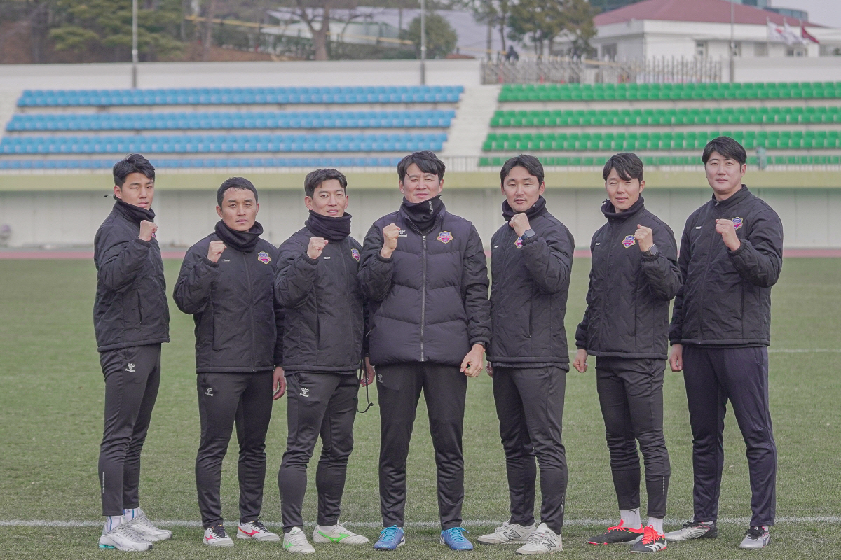 수원FC 박건하호 코칭스태프 라인업...'젊고 스마트한 85~87년생 K…