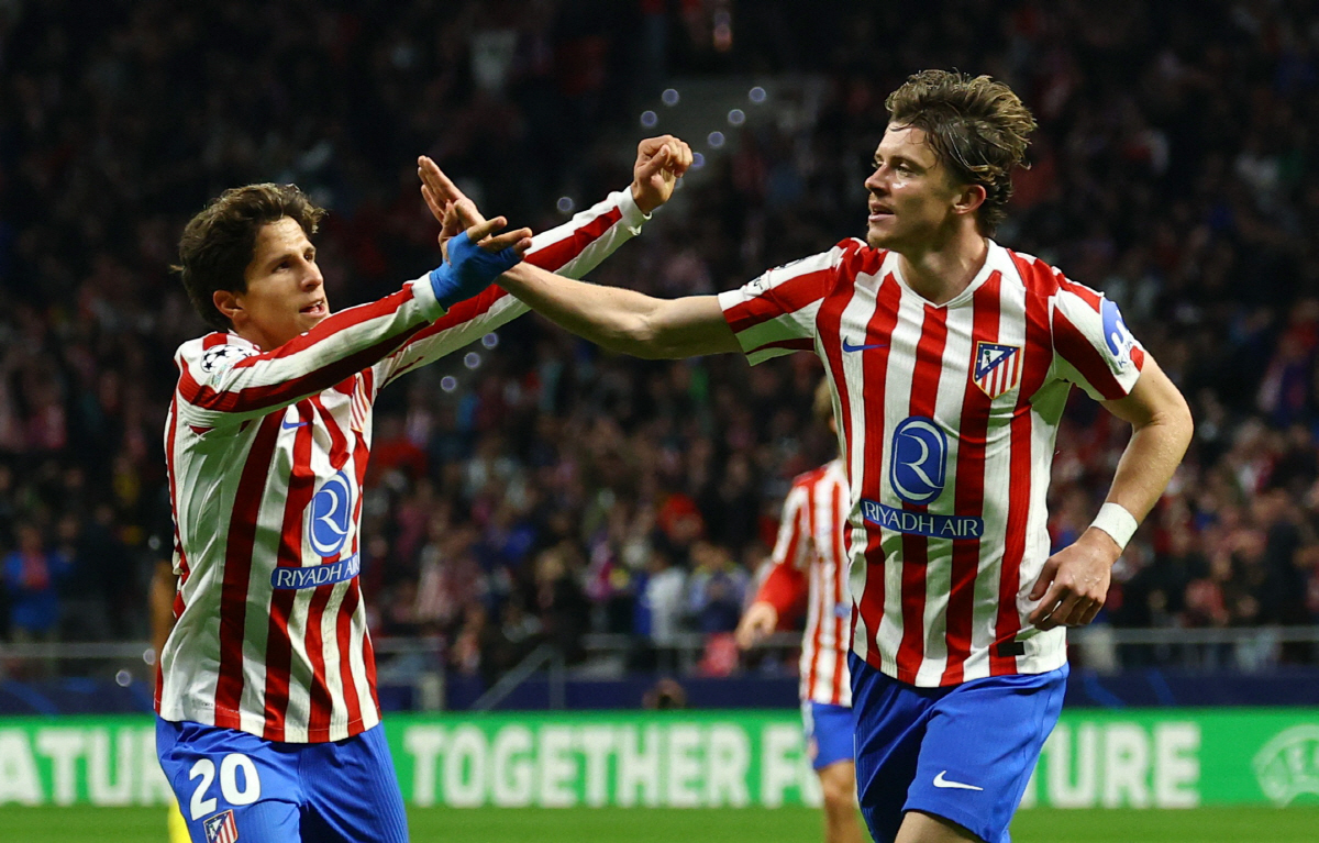 '손흥민 인종차별' 미드필더 3달 OUT→英 국대 출신 '전격 영입'..…