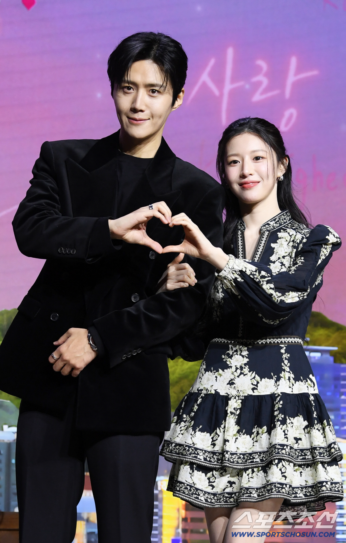 [SC현장] "새해 기적이 되길"..'6개국어' 김선호♥'톱스타' 고윤정…