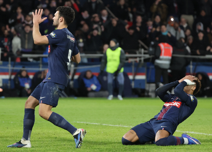"LEE, 우리 망했어" '충격' 챔피언 PSG 무너졌다…'승격팀' 파리FC에 '사상 첫 패배' 굴욕
