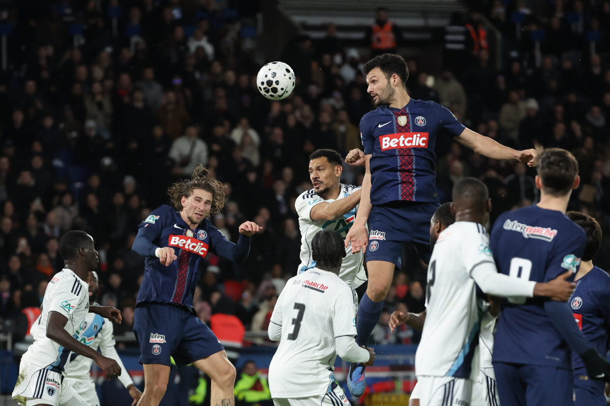 "LEE, 우리 망했어" '충격' 챔피언 PSG 무너졌다…'승격팀' 파리…