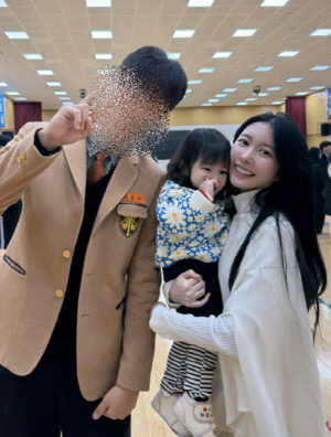 '이지훈♥' 아야네, 18명 시집살이 레벨 최상…시조카 졸업식까지 챙겼다