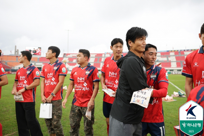 "'충성' 해야지!" 전북 현대에서 '군 인연' 재회, 이동준 "재입대 …