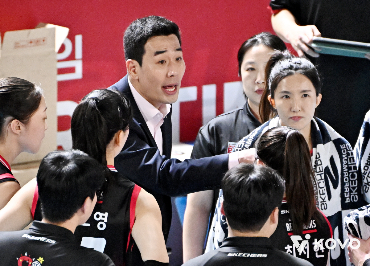 '와 범실로 한 세트 내줬다' 자멸한 정관장 3연패, '조이 대폭발' 페…