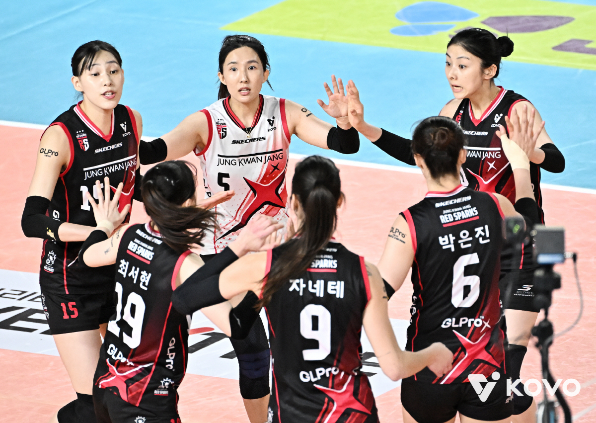 '와 범실로 한 세트 내줬다' 자멸한 정관장 3연패, '조이 대폭발' 페…