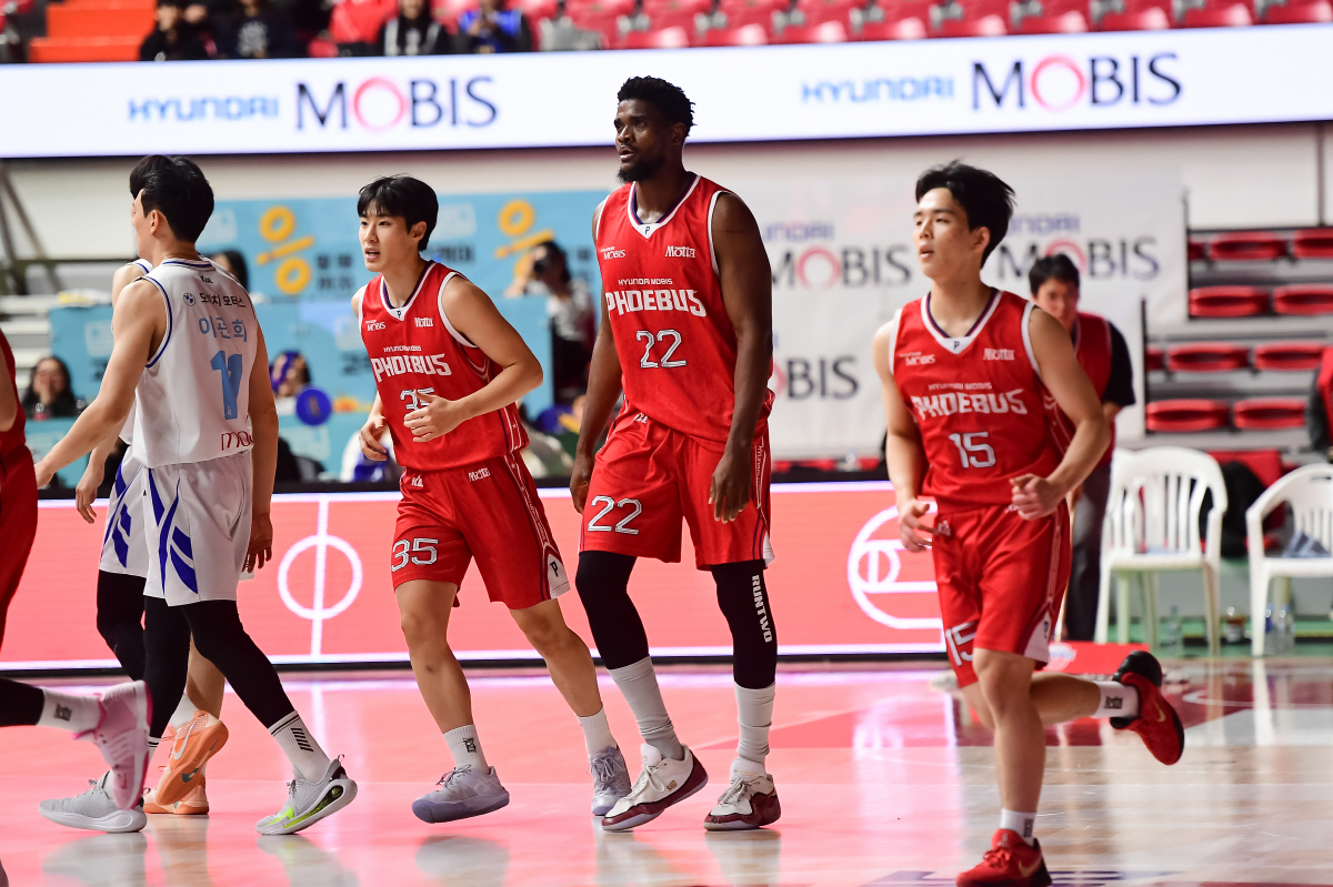 [KBL 리뷰]'니가 가라, 최하위' 현대모비스, '꼴찌더비'에서 웃었다…